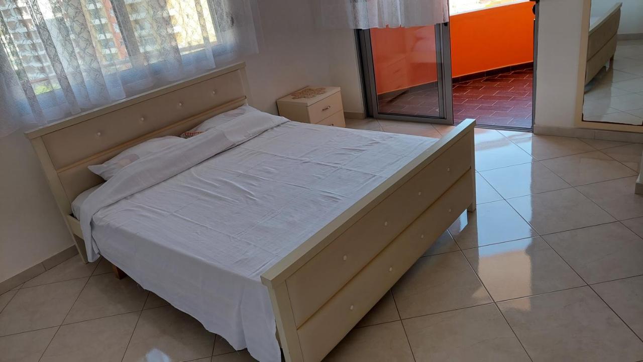 Sweetview 2-Bedroom Apartment With 3 Balcony Seaview Влёра Экстерьер фото